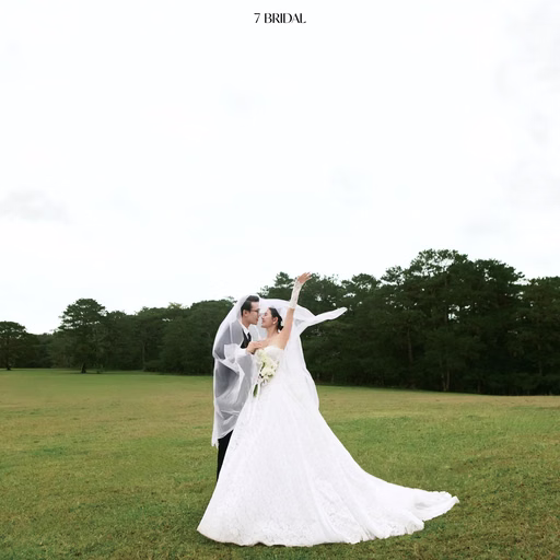 The couple raises their hands beneath a veil on the grass at Cây Thông Cô Đơn, Đà Lạt